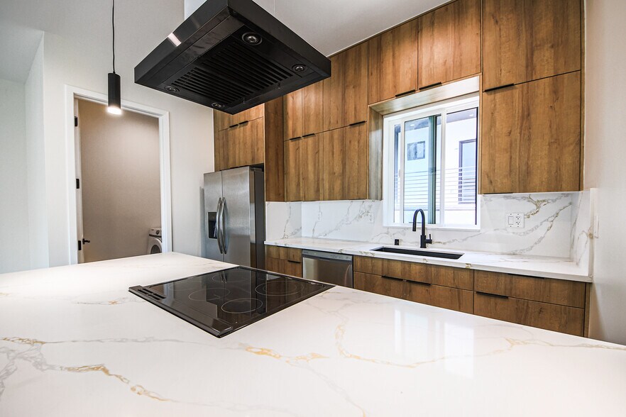 More Photos Of 2129 Aaron St, Los Angeles Apartments For Sale