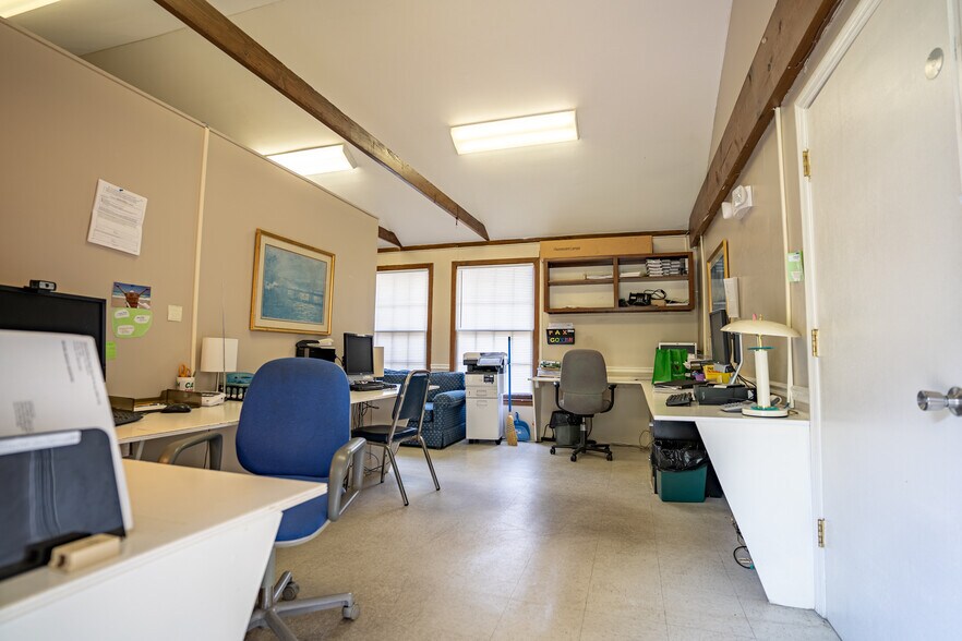 More Photos Of 528 E Main St, Gallatin Office For Sale