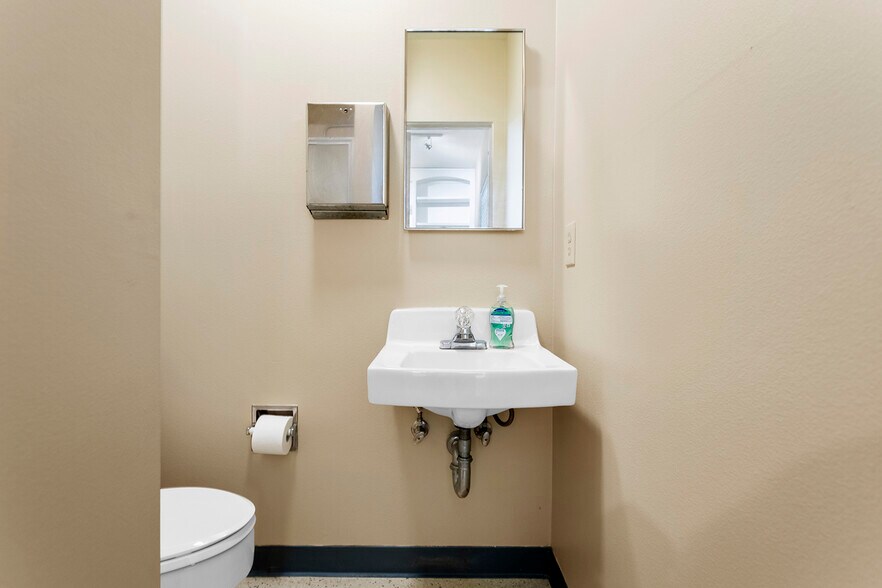 More Photos Of 3231 Waring Ct, Oceanside Medical For Lease