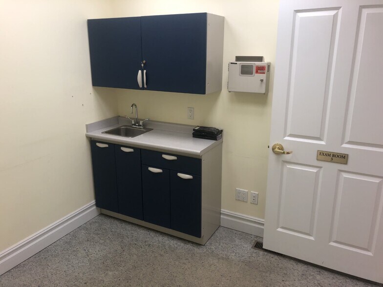 More Photos Of 12 Little Neck Rd, Centerport Storefront Retail Office For Sale