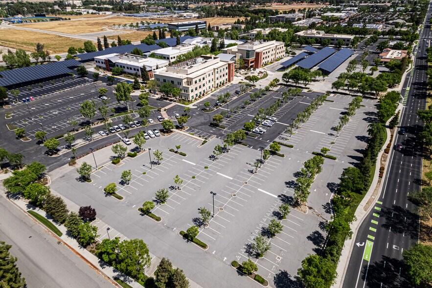 More Photos Of 9600 Ming Ave, Bakersfield Office For Lease