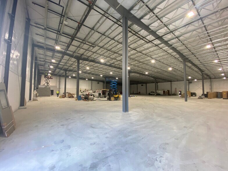 More Photos Of 733 Midway Rd, Menasha Distribution For Lease