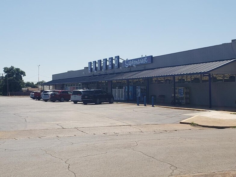 More Photos Of 520 E Broadway St, Altus Specialty For Sale