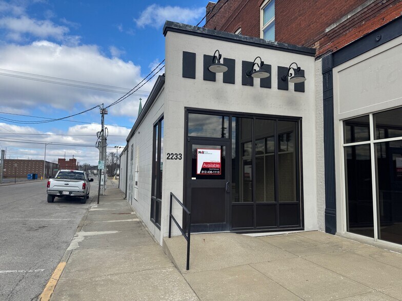 More Photos Of 2231 W Franklin, Evansville Freestanding For Lease