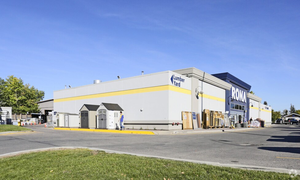 More Photos Of 4215 Edmonton Trl NE, Calgary Freestanding For Lease