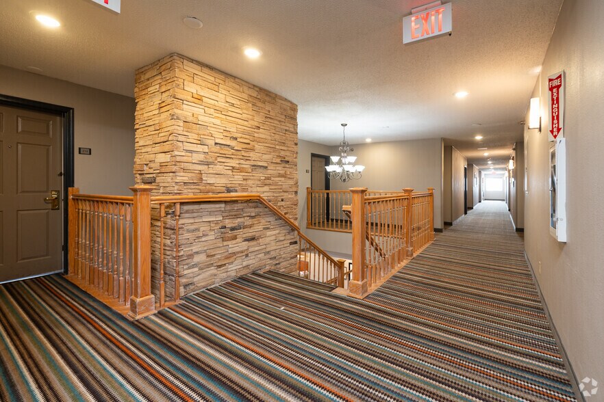 More Photos Of 541 W Dussel Dr, Maumee Hotel For Sale