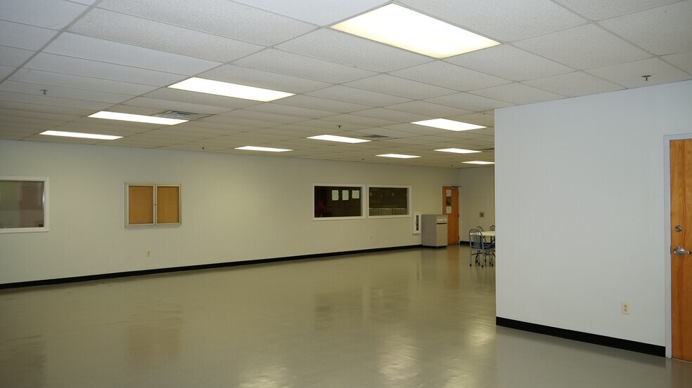 More Photos Of 2044 Forward Augusta Dr, Augusta Warehouse For Sale