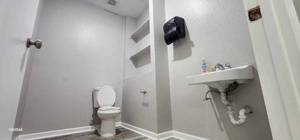 More Photos Of 616 Rankin Cir N, Houston Warehouse For Lease