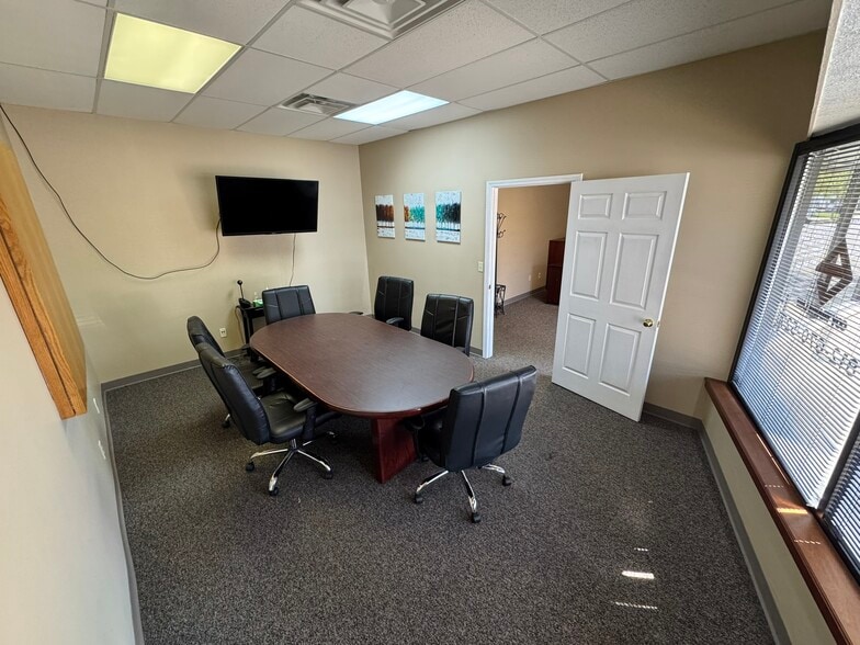 More Photos Of 211 E Market St, New Albany Office For Lease