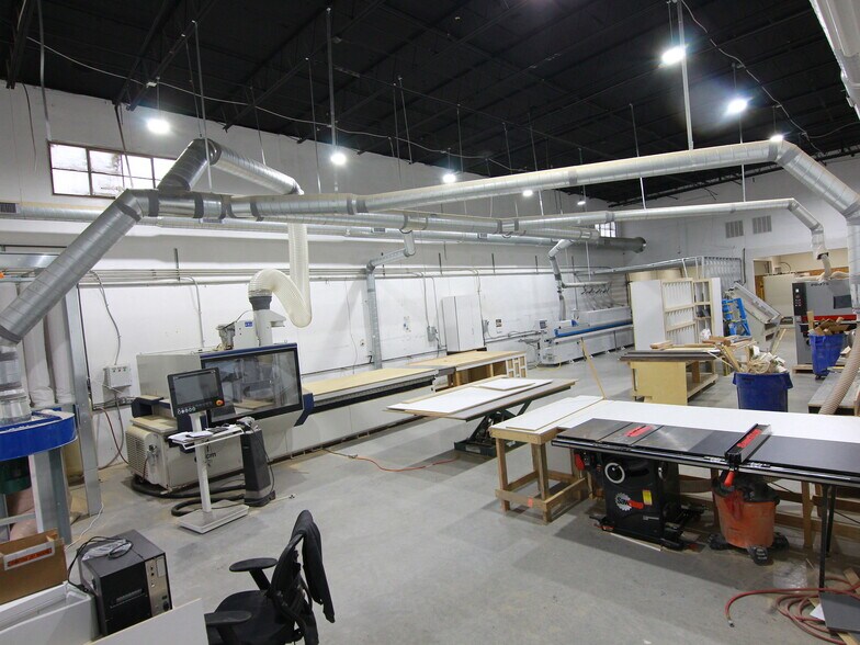 More Photos Of 2120 Vanco Dr, Irving Distribution For Lease