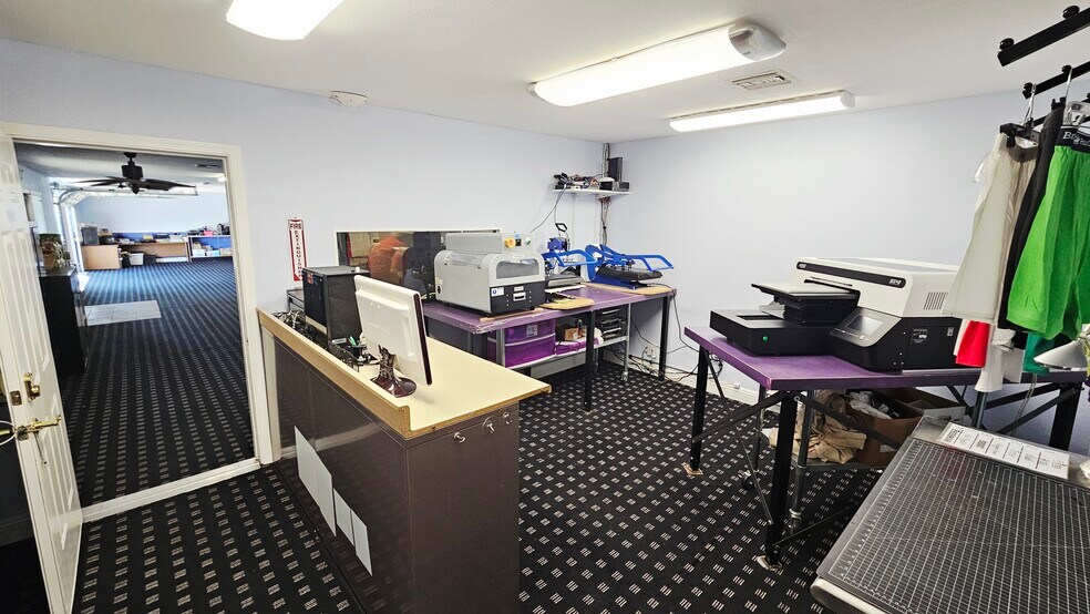 More Photos Of 306-308 Roberts Ln, Bakersfield Storefront Retail Residential For Sale