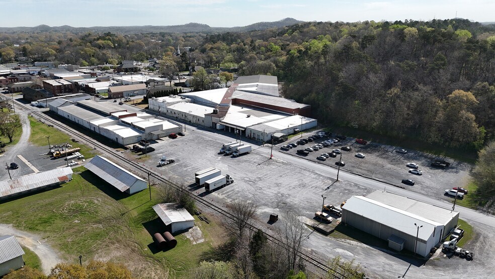 More Photos Of 303 S Marble St, Rockmart Warehouse For Lease