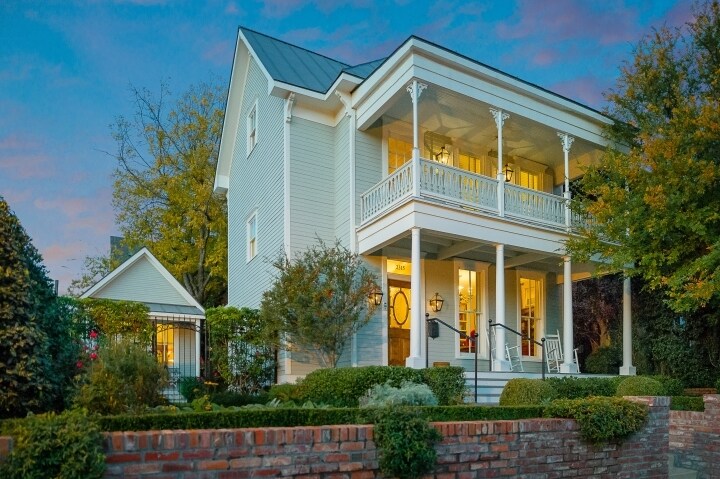Primary Photo Of 2315 Routh St, Dallas Office Residential For Sale