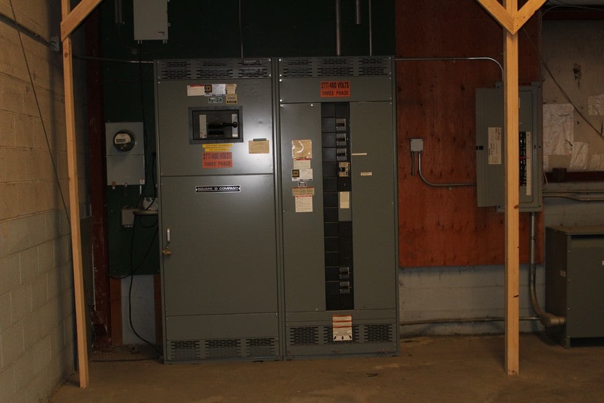 More Photos Of 44 Depot St, Belchertown Warehouse For Lease