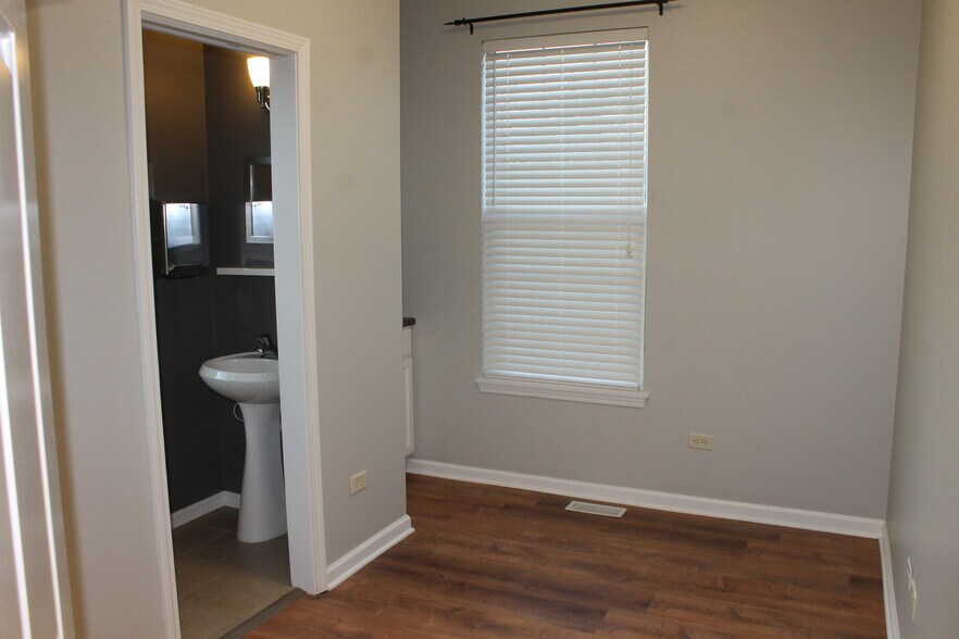 More Photos Of 410 E State St, Geneva Office For Lease