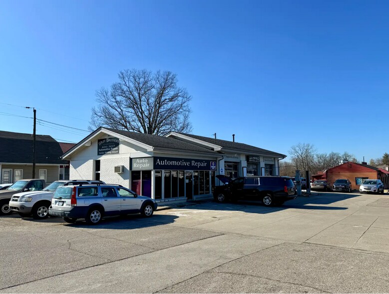 Primary Photo Of 600 Lyndon Ln, Louisville Service Station For Sale