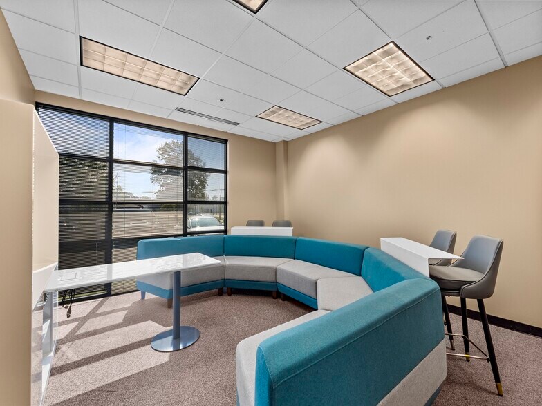 More Photos Of 174 Clarkson Rd, Ballwin Office For Sale