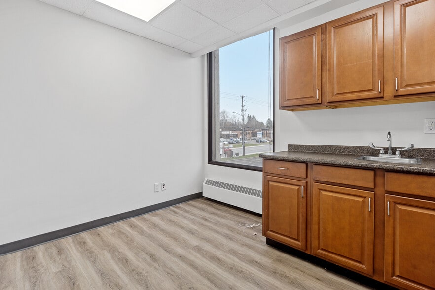 More Photos Of 2555 St Joseph Blvd, Ottawa Medical For Lease