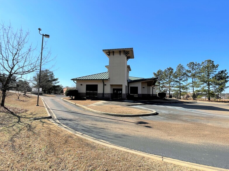 More Photos Of 139 Plaza Dr, Brandon Bank For Sale