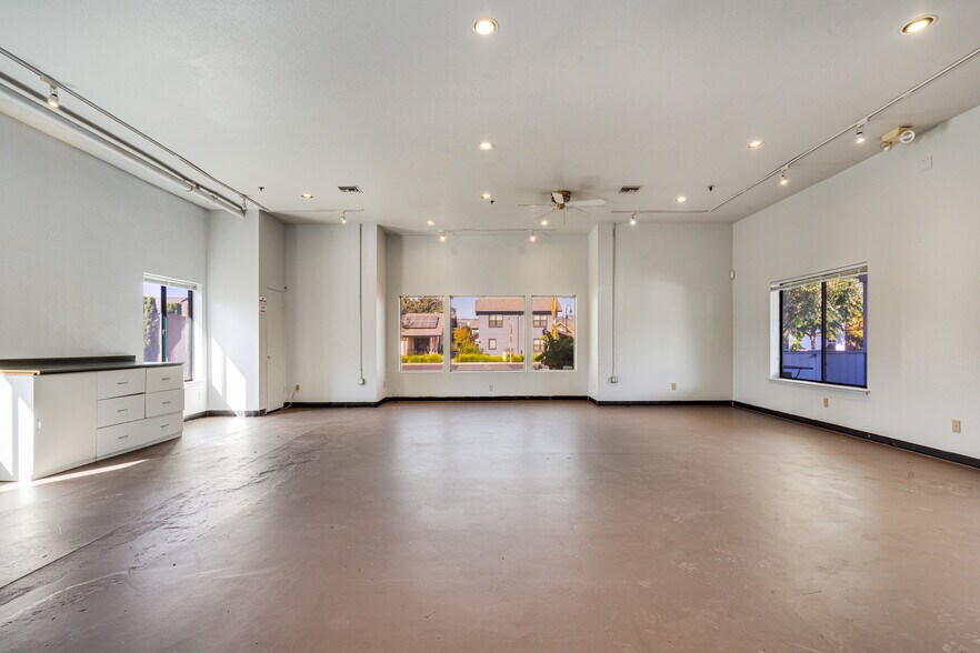 More Photos Of 1270 Broadway, Sonoma Freestanding For Sale