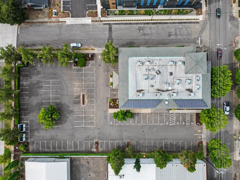 More Photos Of 925-935 Commercial St SE, Salem Medical For Sale