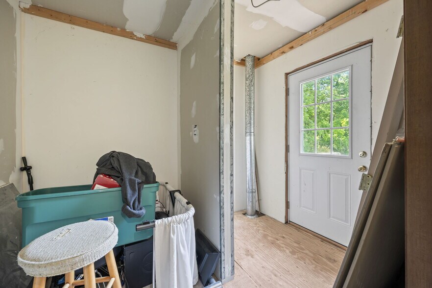 More Photos Of 832 Allardt Hwy, Jamestown Showroom For Sale