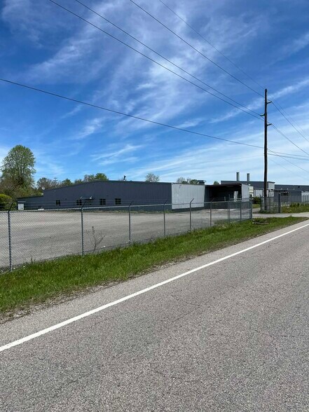 More Photos Of 712 Industrial Ln, Oneida Distribution For Sale