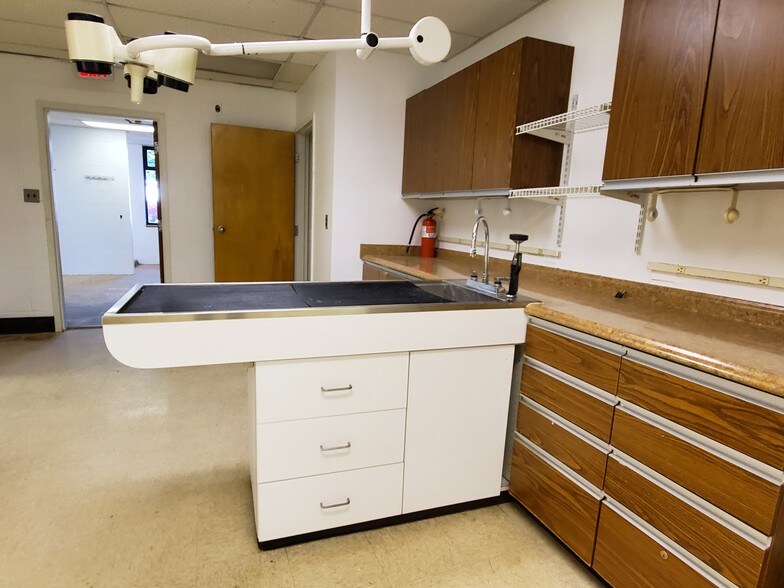 More Photos Of 720 Jackson St, Herndon Medical For Lease