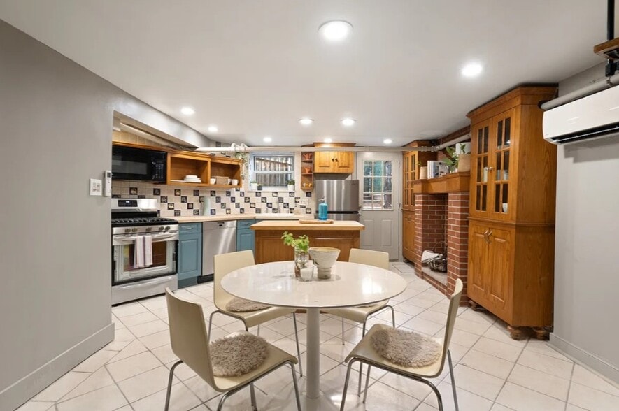 More Photos Of 664 Henry St, Brooklyn Apartments For Sale