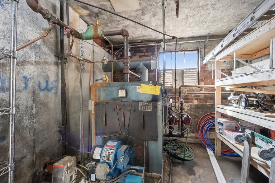 More Photos Of 43 Naubuc Ave, Glastonbury Flex For Sale