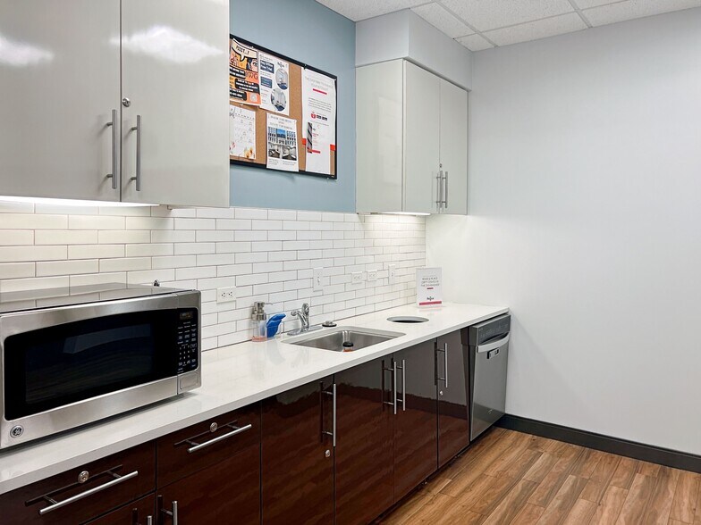 More Photos Of 10130 Perimeter Pky, Charlotte Coworking Space