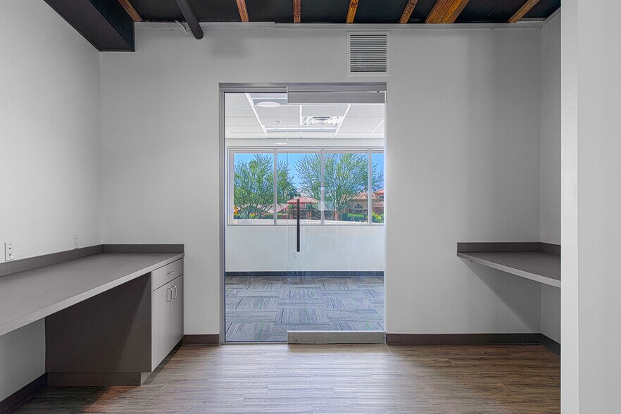 More Photos Of 72140 Magneisa Falls Dr, Rancho Mirage Office Residential For Lease