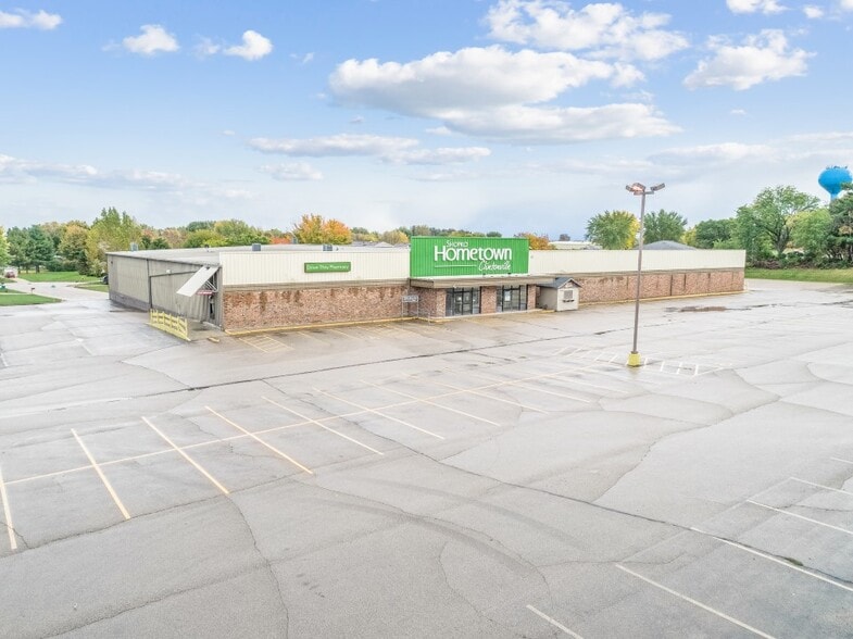 More Photos Of 291 S Main St, Clintonville Freestanding For Lease