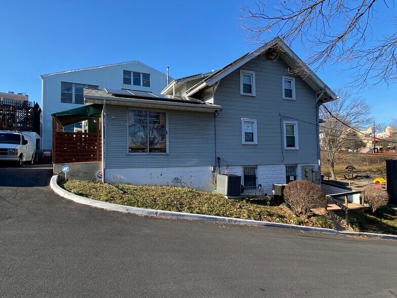 More Photos Of 7010 Westmoreland Ave, Takoma Park General Retail For Sale