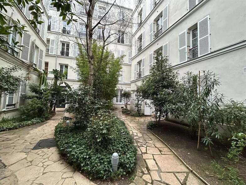 More Photos Of 10 Rue Du Général Bertrand, Paris Office For Sale