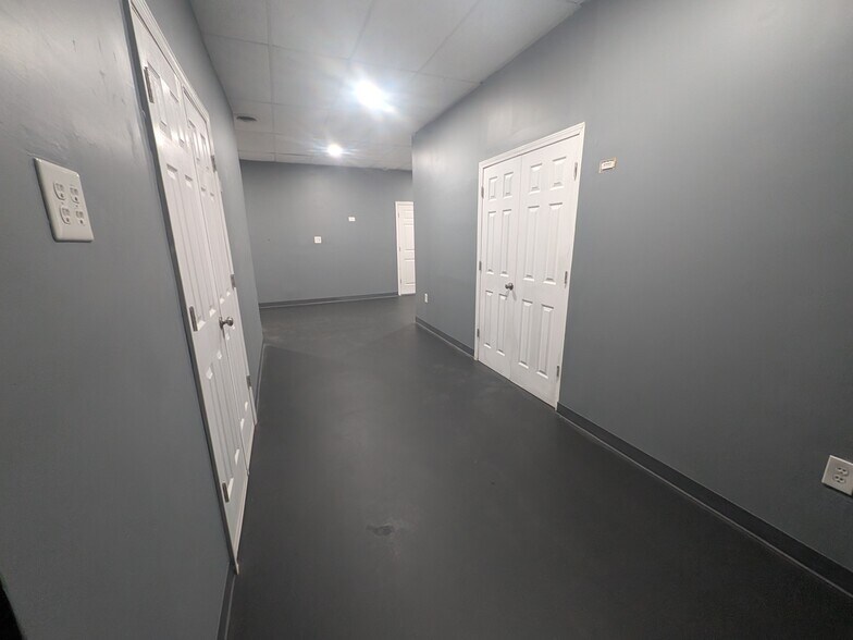 More Photos Of 13137 Wornall Rd, Kansas City Office For Sale