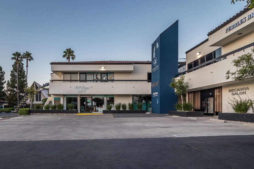 More Photos Of 20833-20861 Ventura Blvd, Woodland Hills Storefront Retail Office For Sale