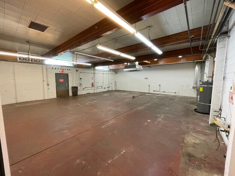 More Photos Of 1593 W 2nd Ave, Eugene Storefront Retail Office For Lease