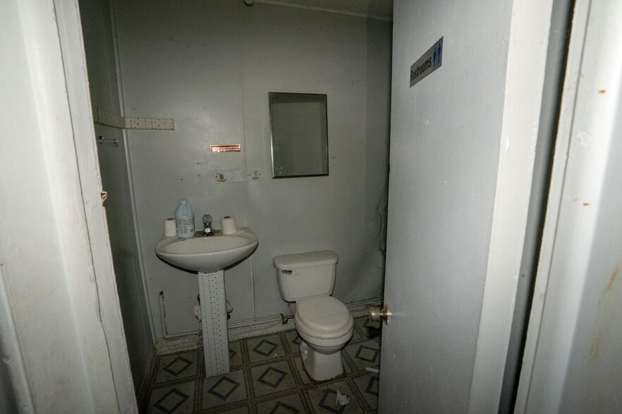 More Photos Of 14049-14051 Gratiot Ave, Detroit Storefront Retail Office For Sale