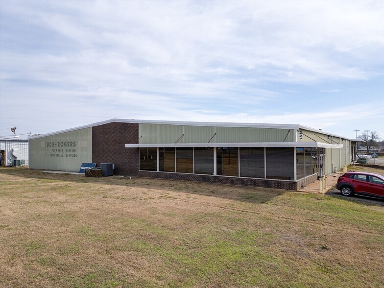 Primary Photo Of 1801 Knoxville Ave, Russellville Showroom For Sale