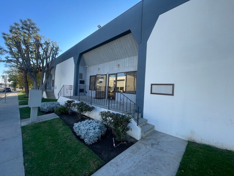 More Photos Of 1961-1977 Freeman Ave, Signal Hill Manufacturing For Lease