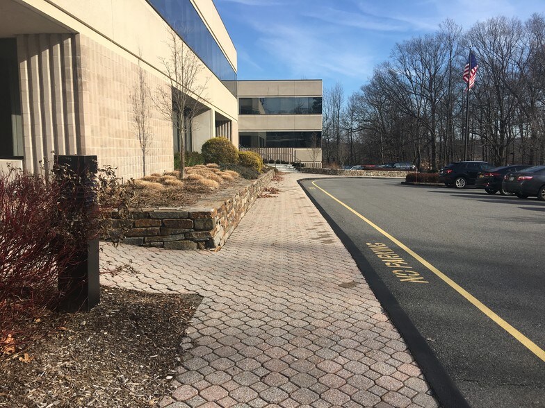More Photos Of 90 Grove St, Ridgefield Medical For Lease