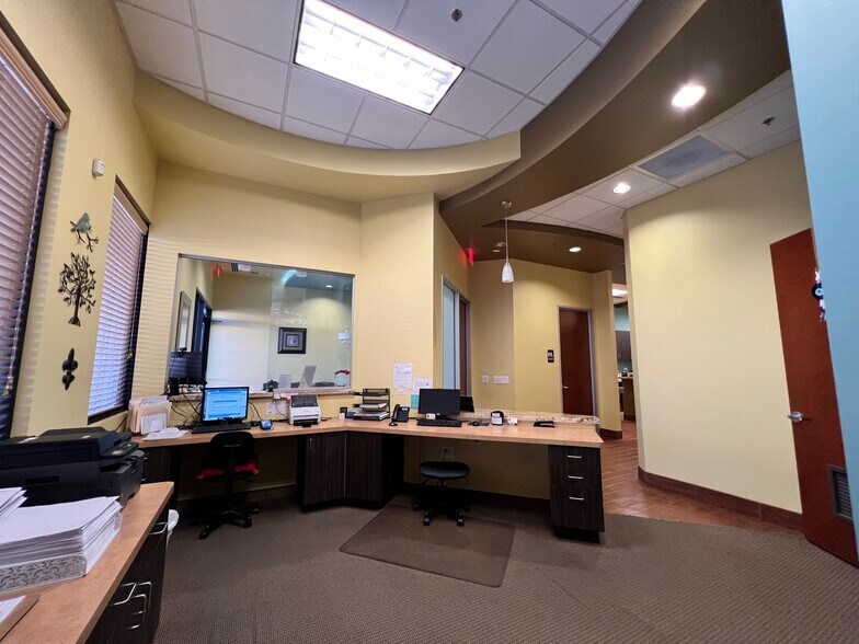 More Photos Of 9515 W Camelback Rd, Phoenix Office For Sale