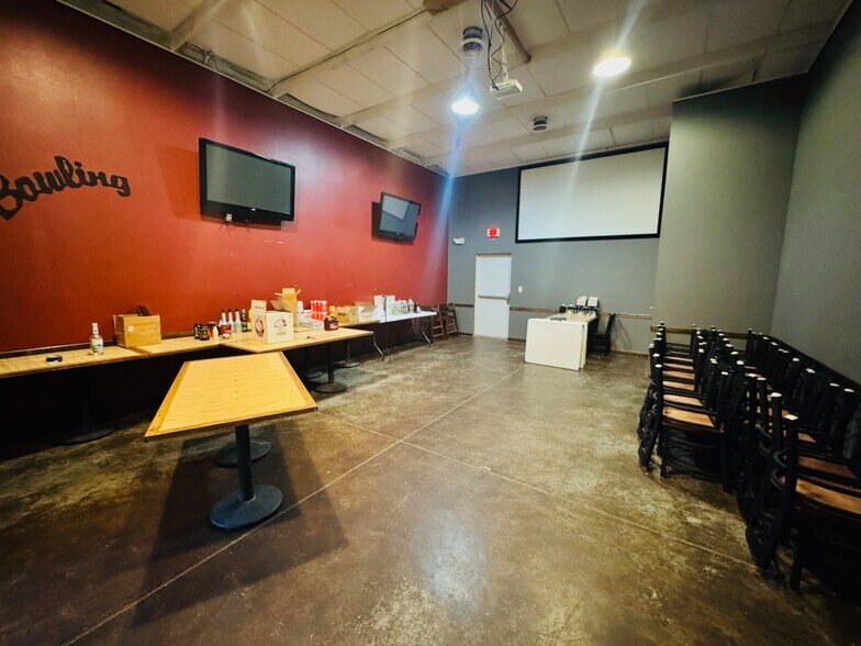 More Photos Of 1212 Chestnut St, Arapahoe General Retail For Sale