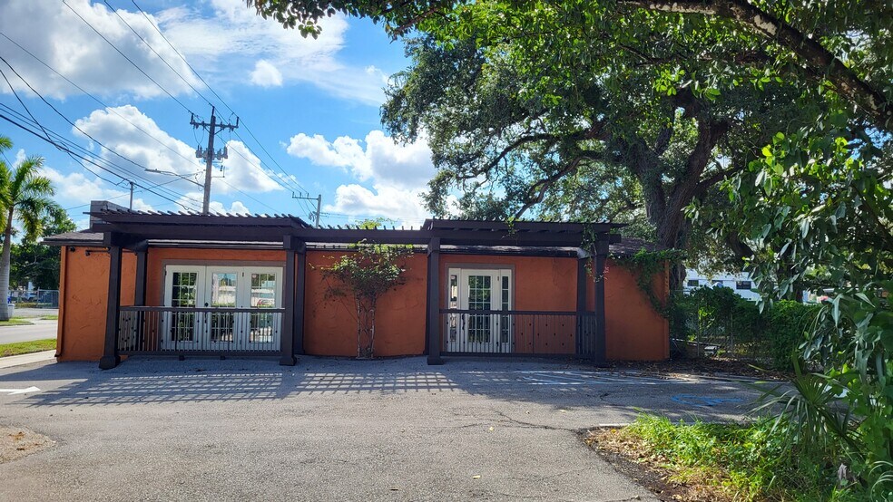 Primary Photo Of 2125 Victoria Ave, Fort Myers Office For Sale