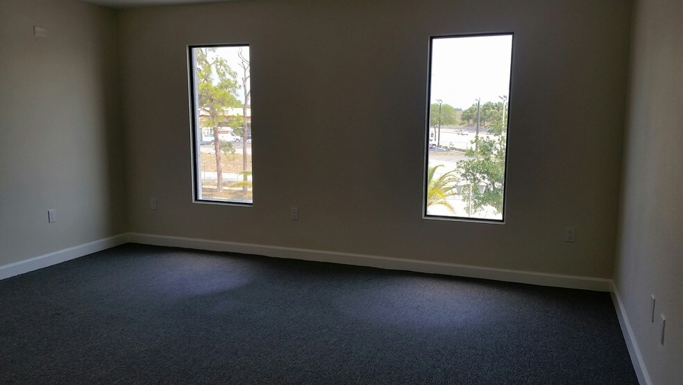 More Photos Of 7910 N Tamiami Trl, Sarasota Office For Lease