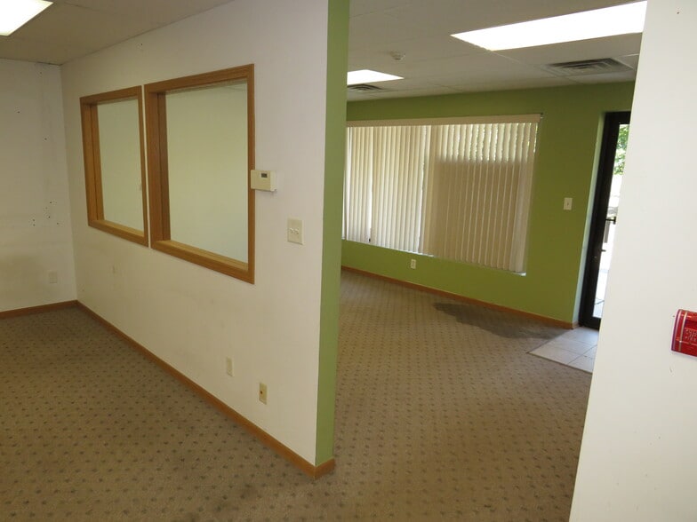 More Photos Of 113-137 W Wapella St, Minooka General Retail For Lease