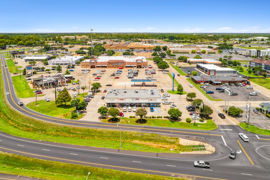 More Photos Of 2303 S MacArthur Dr, Alexandria Storefront Retail Office For Sale