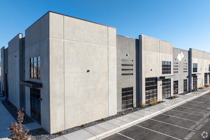 More Photos Of 11196 Redwood Rd, South Jordan Warehouse For Lease