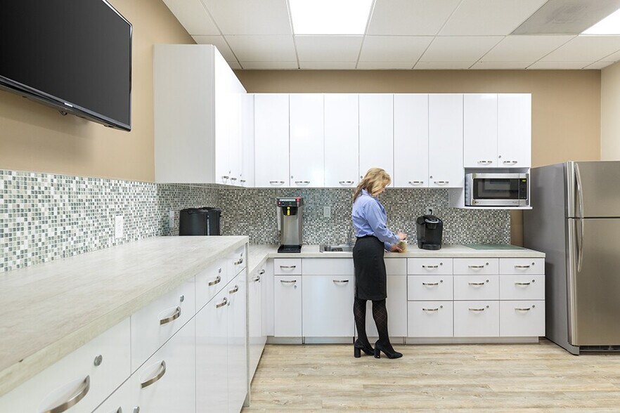 More Photos Of 19200 Von Karman Ave, Irvine Coworking Space